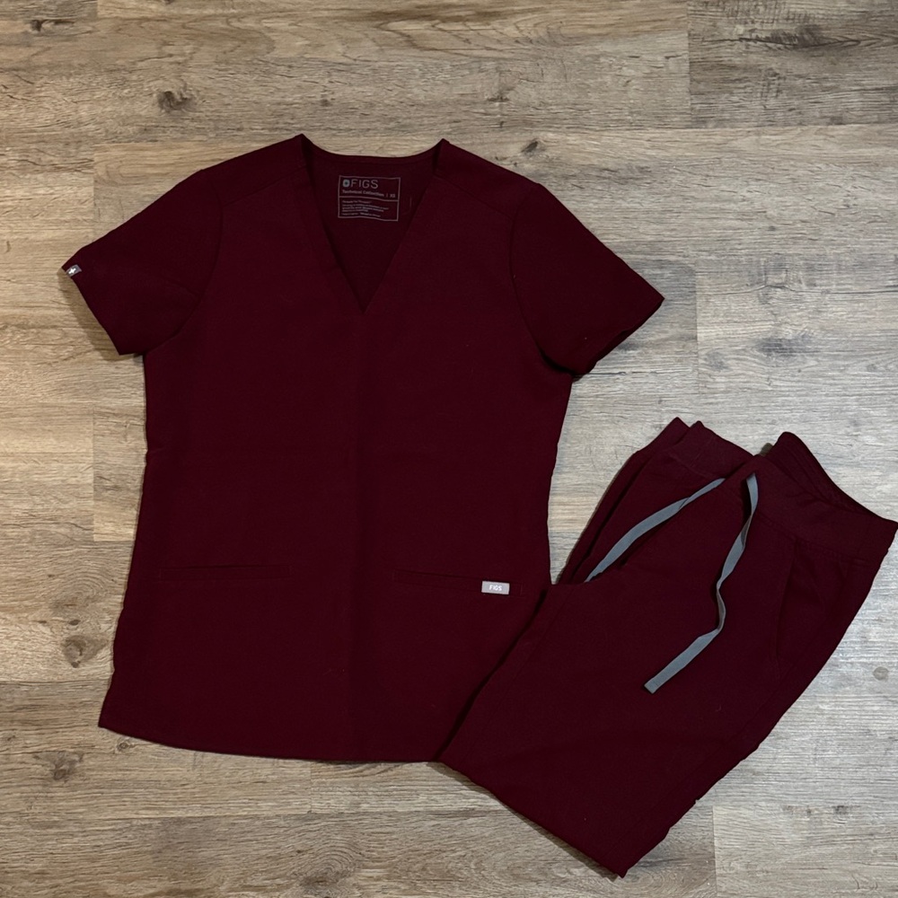 Figs Burgundy Scrub Set